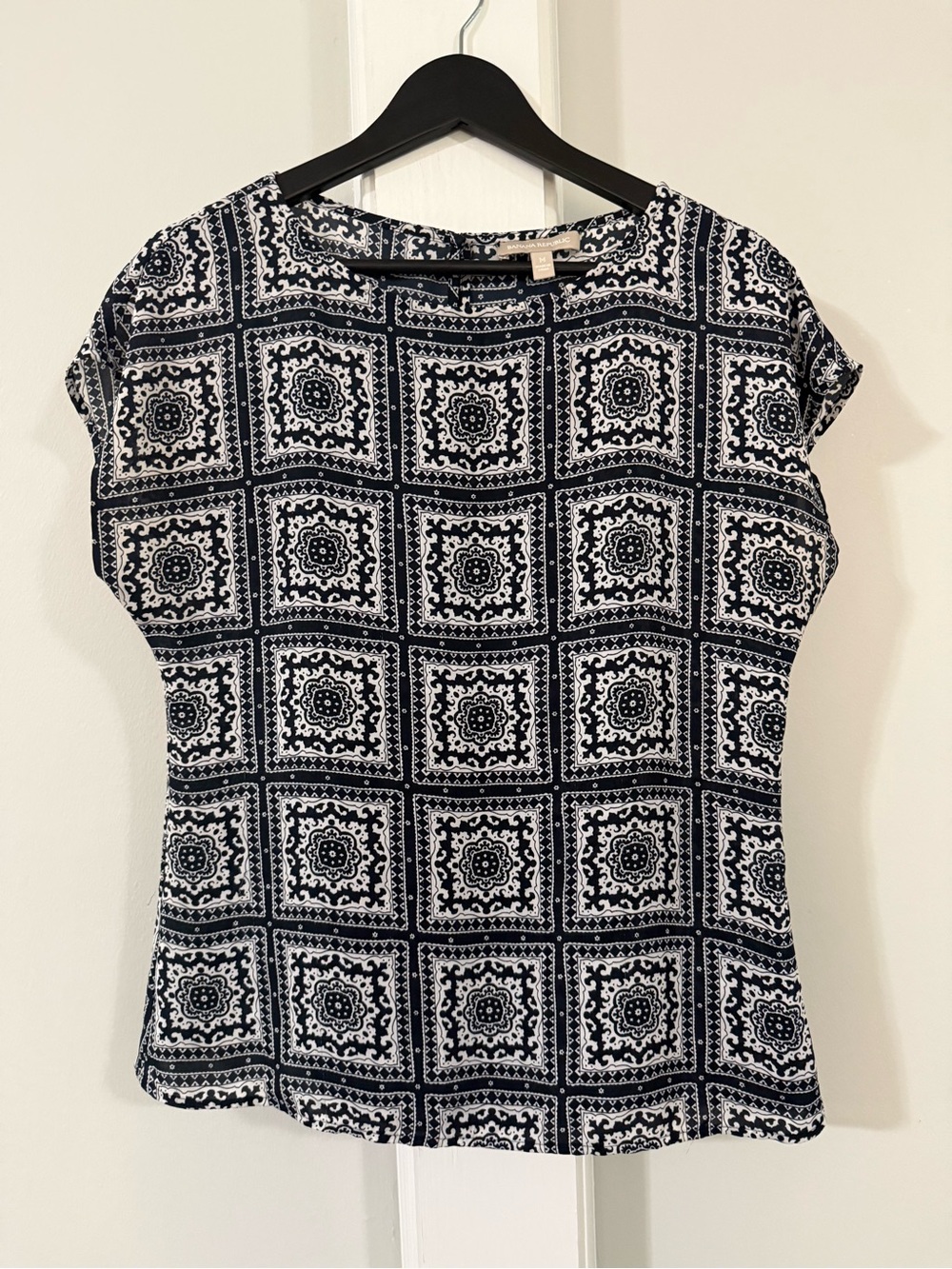 Banana Republic Navy and White Square Tile-Print Cap Sleeve Blouse, M